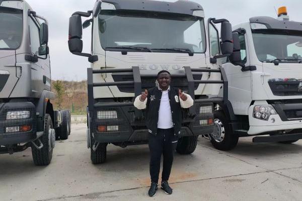 Cameroun customer check sinotruk tractor