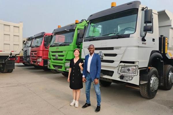 Customers visiting sinotruk