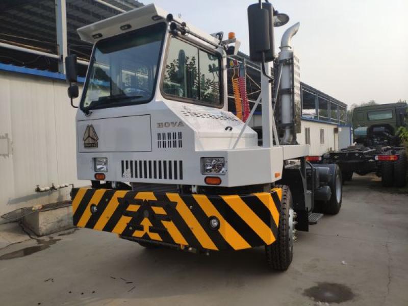 SINOTRUK HOVA 4X2 terminal tractors truck