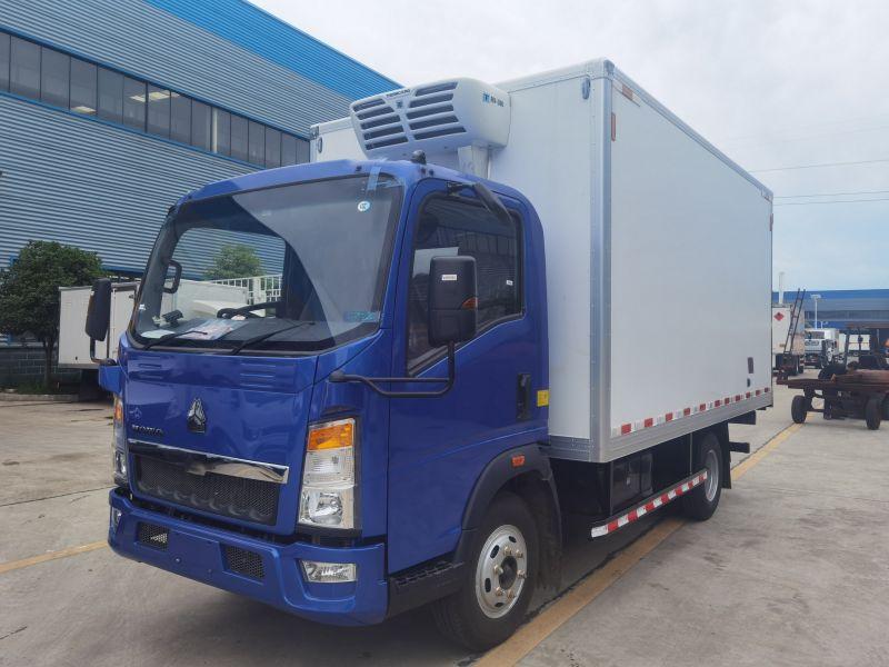 SINOTRUK HOWO 4X2 refrigerated truck